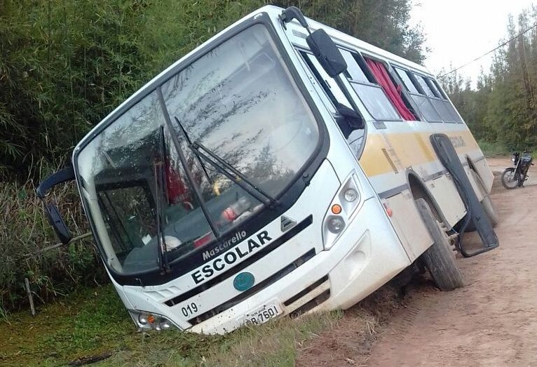 Moradores da Ilha dos Marinheiros realizam novo protesto após acidente com transporte escolar