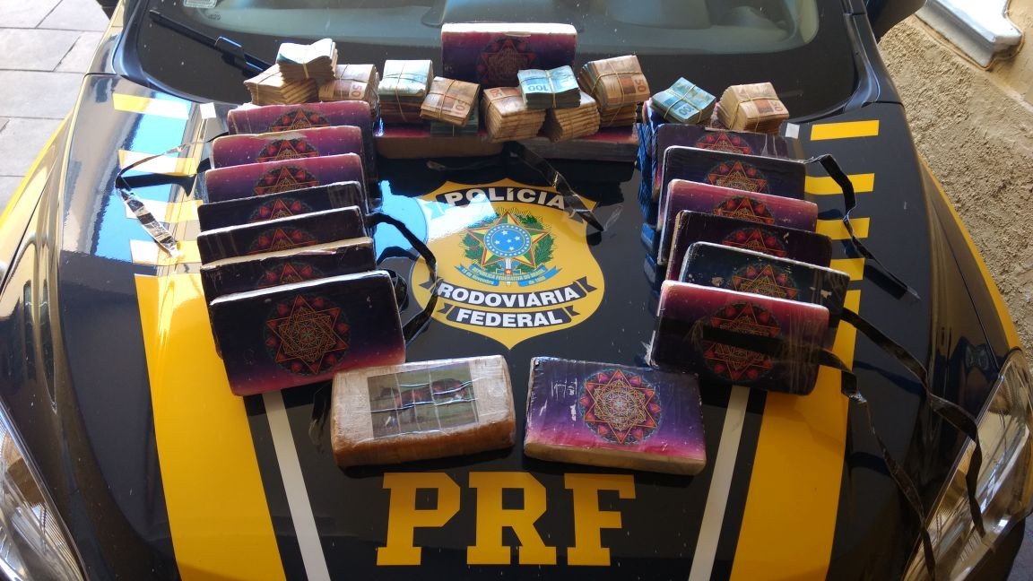 PRF apreende cocaína, crack e dinheiro em Rio Grande