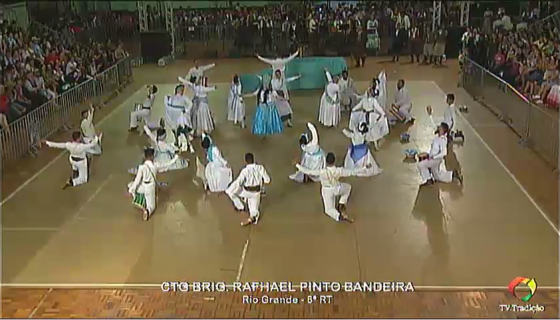 CTG Raphael Pinto Bandeira vence Enart em modalidade danças Tradicionais