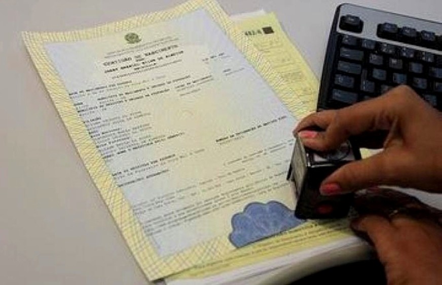 Novo modelo de certidão de nascimento permite inclusão de nome de padrasto