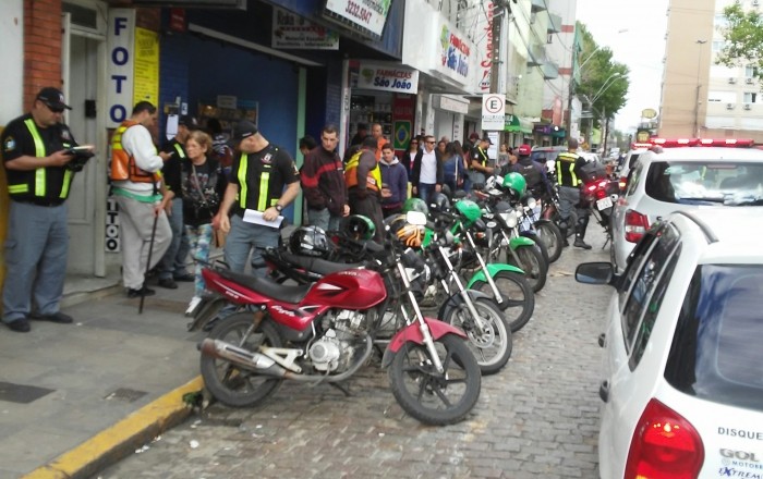 Fiscalização em centrais de mototáxi emite 20 notificações em RG