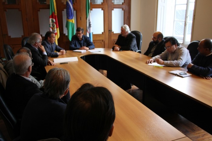 Prefeito busca apoio de classe empresarial em prol RG
