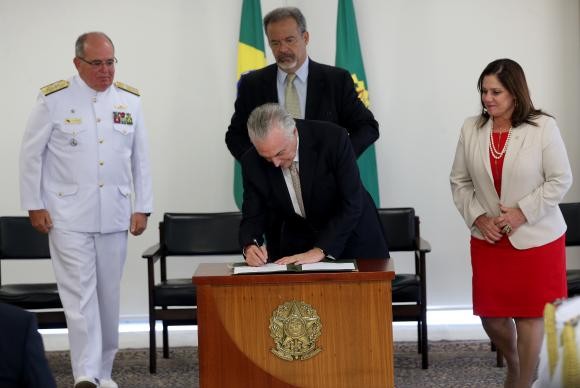 Temer sanciona lei que garante às mulheres acesso a todos os cargos da Marinha