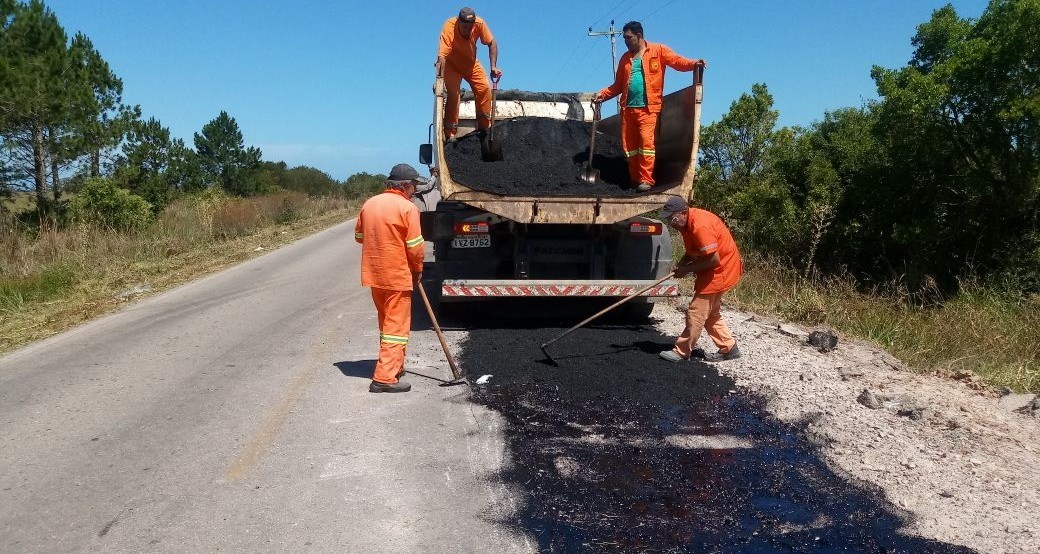 Daer efetua melhorias em estradas no Litoral Sul do estado