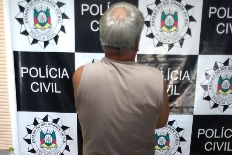 Homem é flagrado vendendo drogas a casal no Cassino