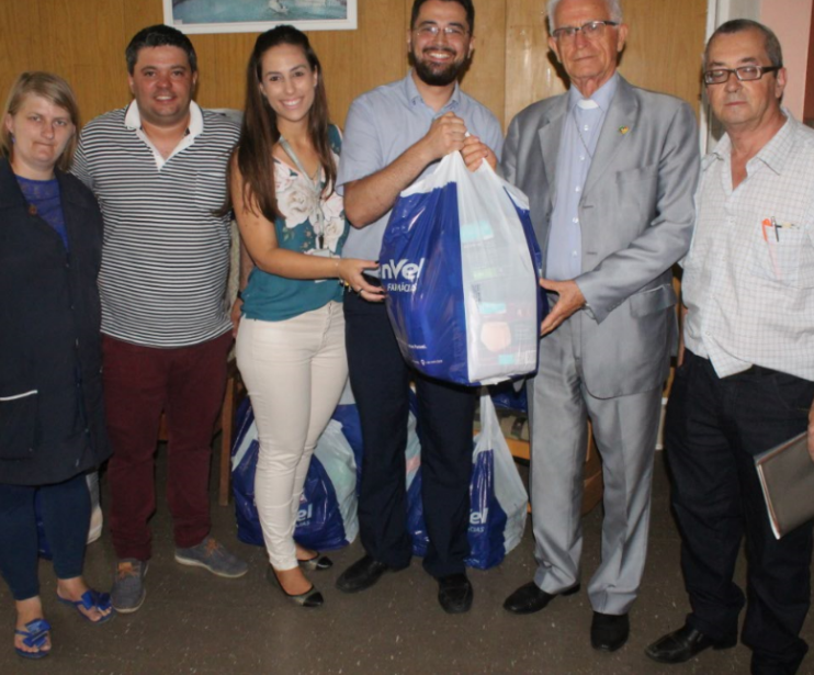 Entrega de produtos arrecadados em campanha voltada à Santa Casa aconteceu na sexta-feira