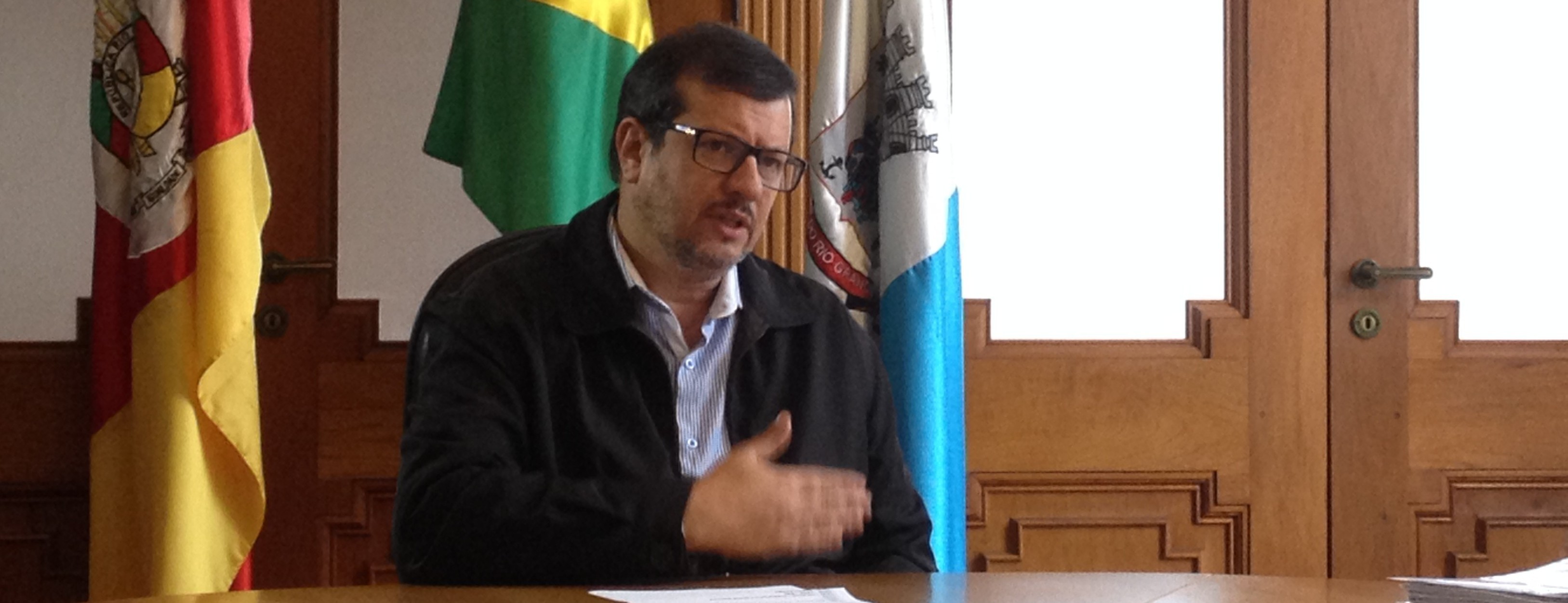 "Município quer renovar o contrato do Policiamento Comunitário, mas o estado tem que cumprir a sua parte", diz prefeito