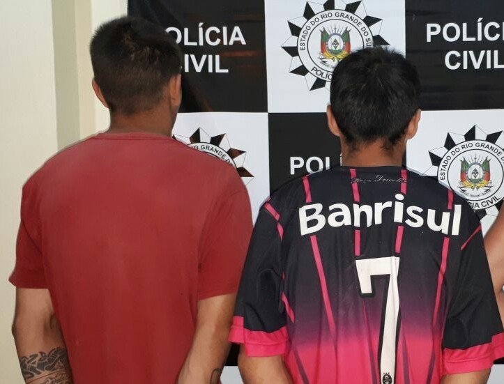 Duas pessoas são presas por porte ilegal de arma de fogo no Cassino
