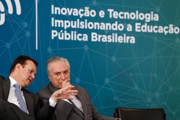 Governo lança programa para levar internet de alta velocidade às escolas do país