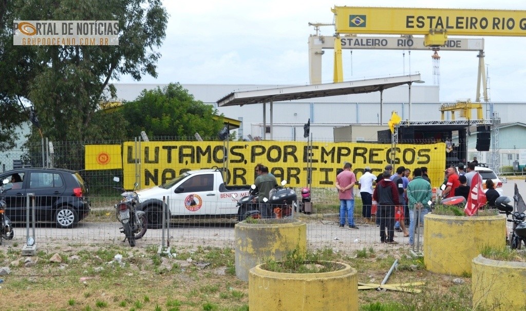 Metalúrgicos realizam ato em frente ao Estaleiro