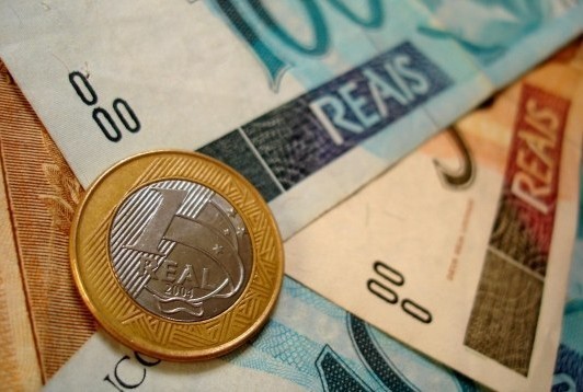 Estado paga salários para quem ganha até R$ 2 mil líquidos nesta sexta
