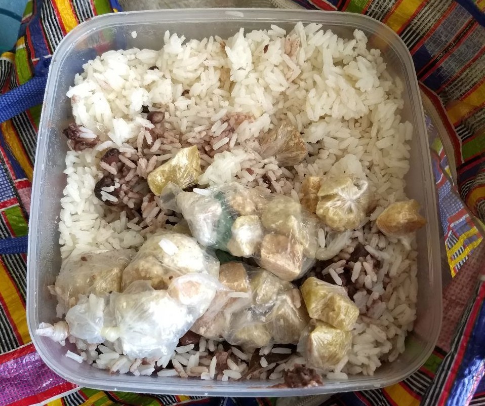 Droga é encontrada dentro de pote com comida durante revista na PERG