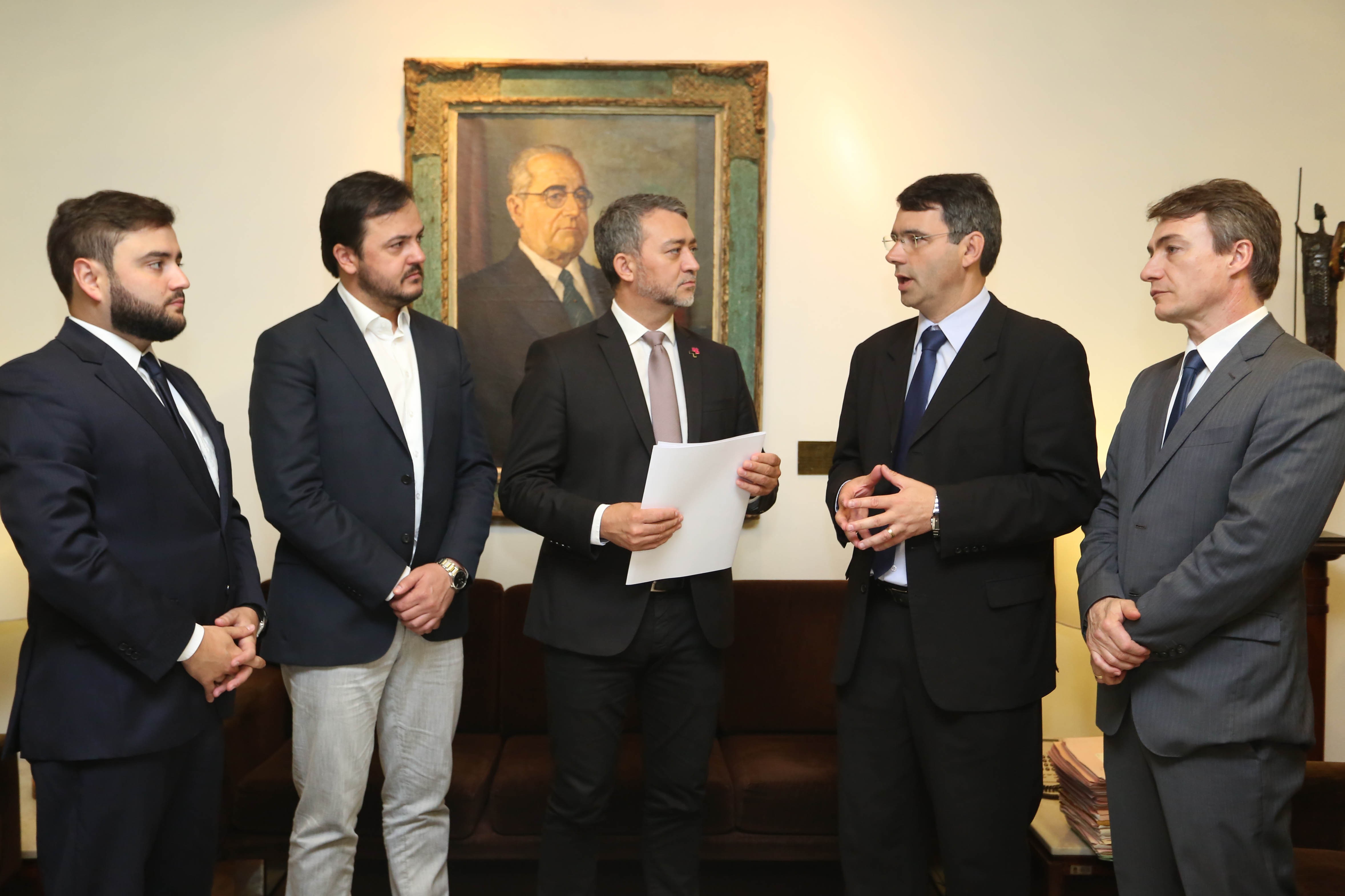 Governo protocola na AL projeto que pode antecipar 13º aos servidores na rede bancária