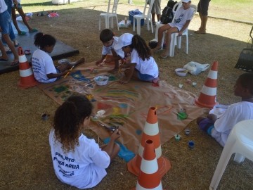 Projeto Pé na Areia empolga a criançada com temática animal e atividades na Estação Verão SESC