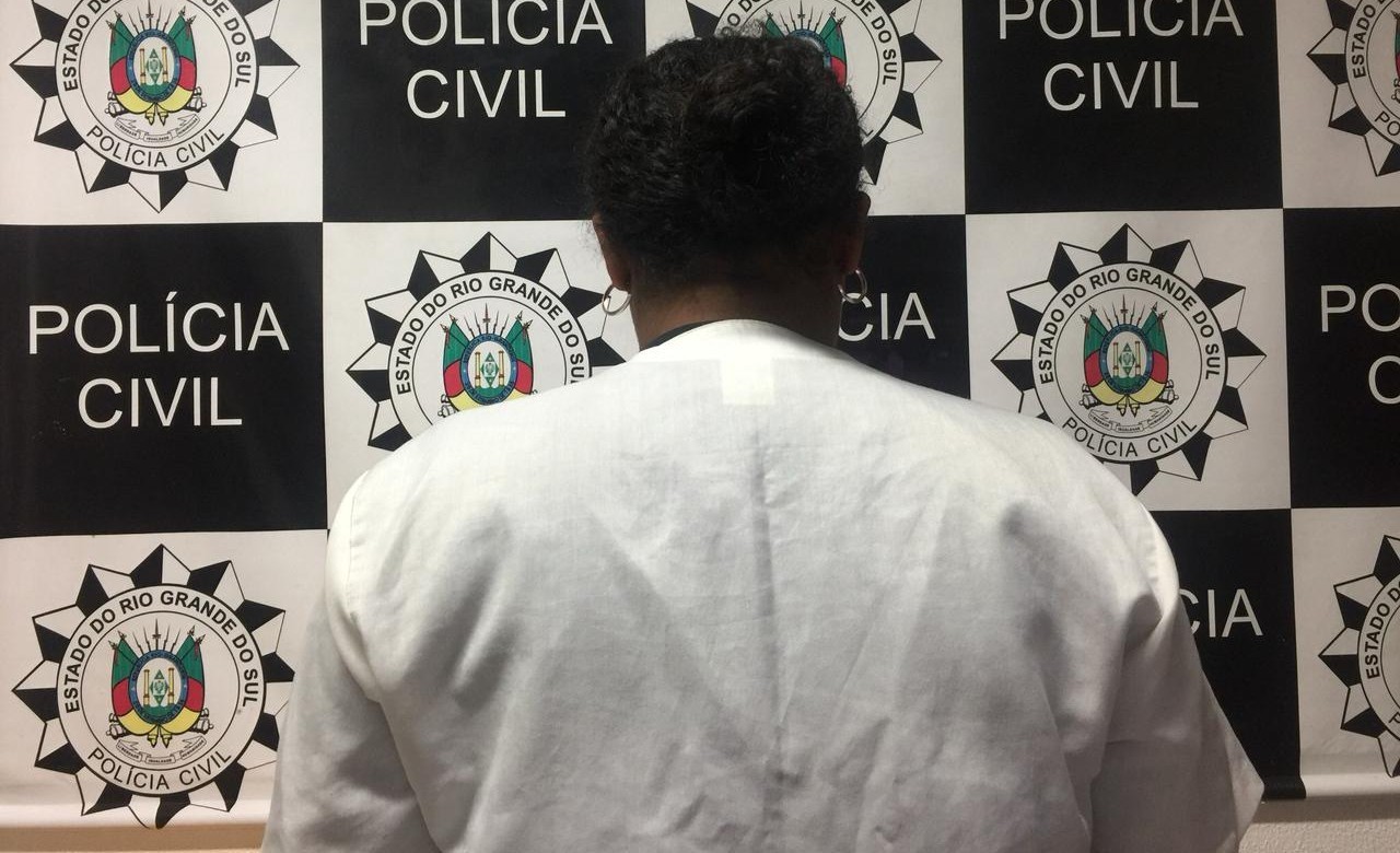 Polícia Civil prende mulher em flagrante por venda de bebida a menores no Cassino