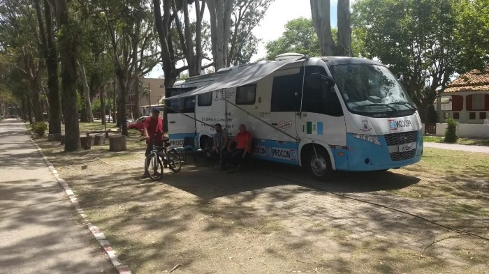 Unidade Móvel do Procon está atendendo a população no Balneário Cassino