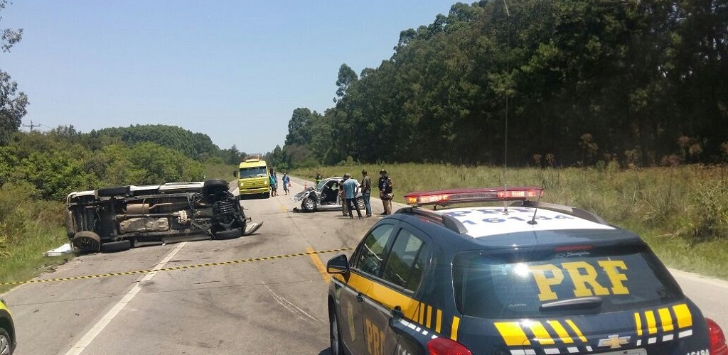 Uma pessoa morre e três ficam gravemente feridas em acidente na BR 116