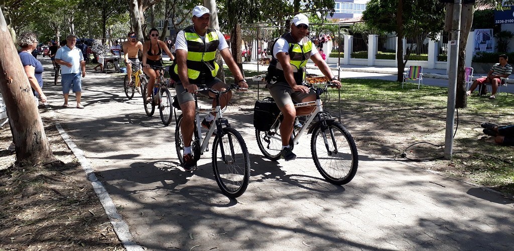Policiais utilizam meio de transporte ecologicamente correto para patrulhamento no Cassino