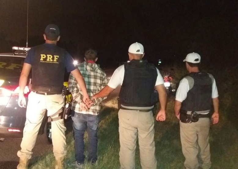 PRF prende homem com arma raspada em Rio Grande