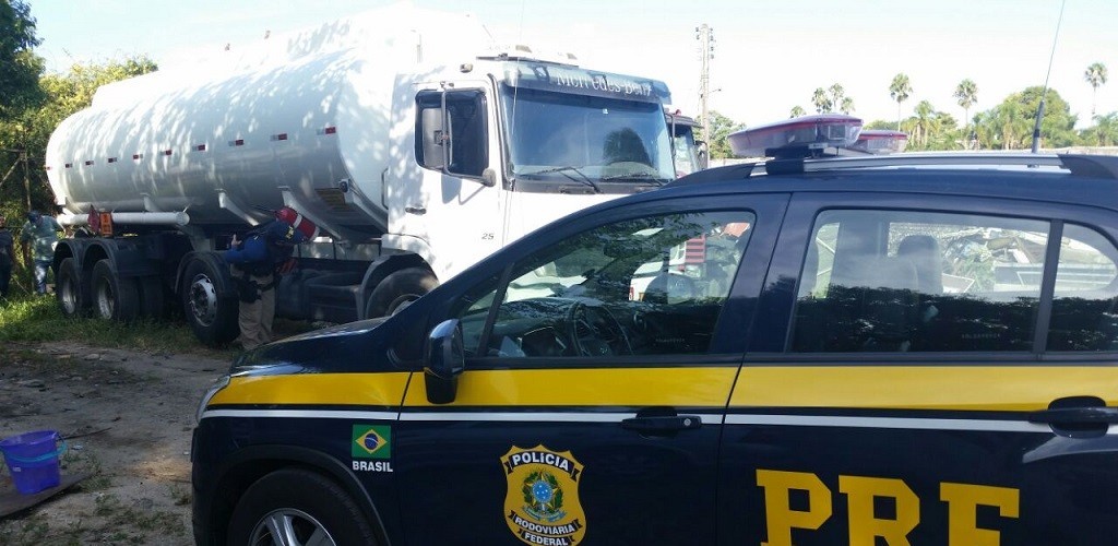 PRF e PF apreendem caminhão clonado carregado com cigarros contrabandeados