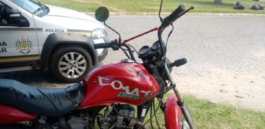Adolescente infrator é apreendido com motocicleta furtada