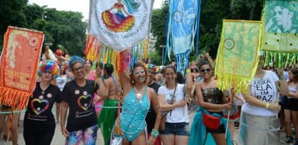 Mulheres estão menos tolerantes ao assédio no carnaval, dizem foliãs
