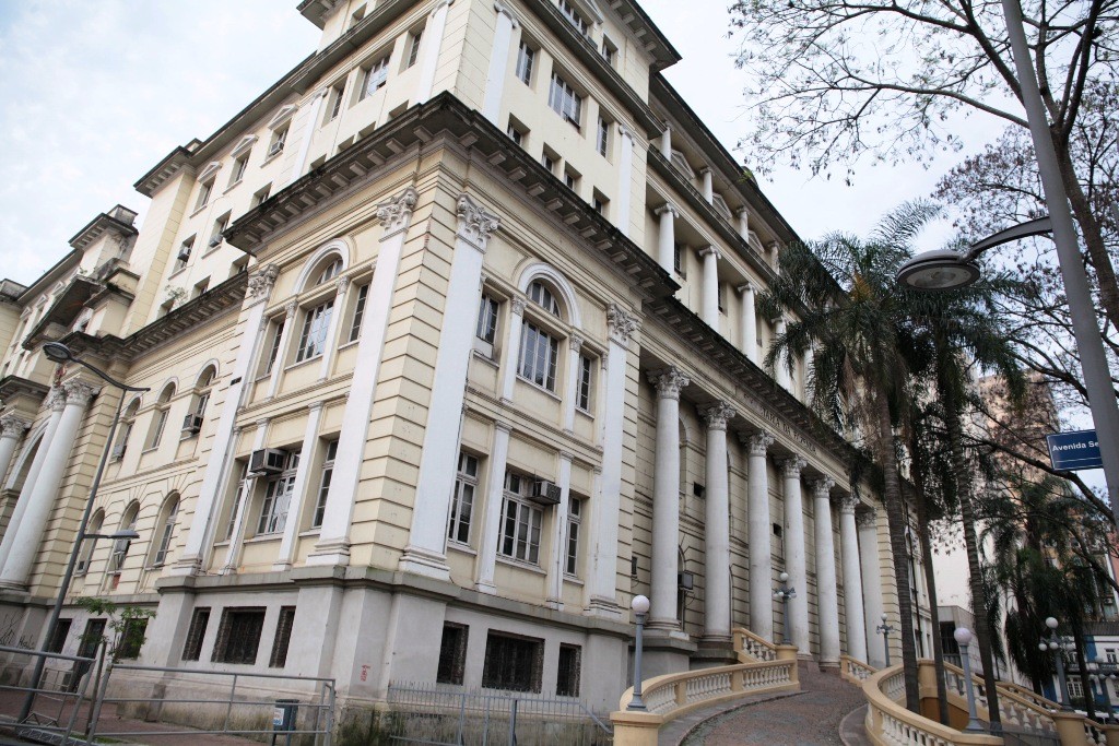 Estado quita salários de até R$ 7 mil nesta quarta-feira