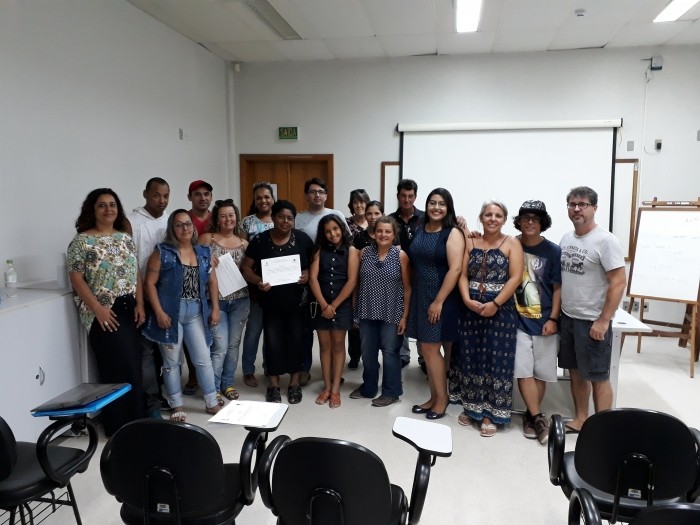 Famílias do programa família acolhedora receberam certificados de formação no curso de capacitação
