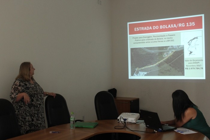 Prefeitura apresenta projeto de pavimentação, drenagem e passeio público da Via 9