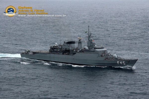 Fragata União atraca no Porto do Rio Grande