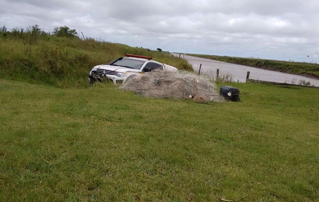Patram recolhe mais de 400 metros de rede de pesca na Lagoa Mirim