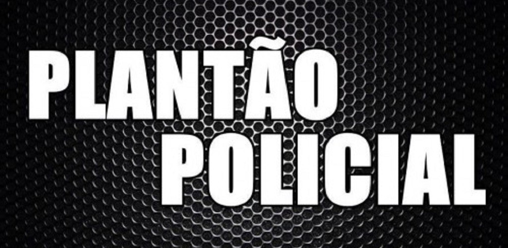 Polícia flagra momento em que homens embalavam droga para comercialização