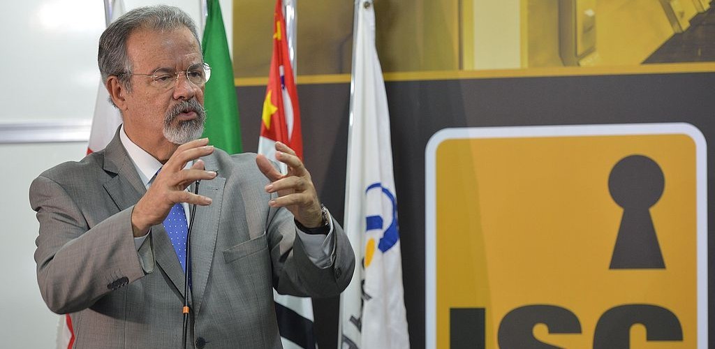 Jungmann defende fim do contato direto entre presos e visitantes