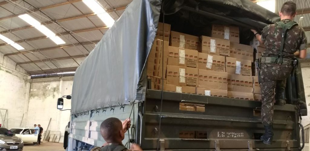 PF prende 4 pessoas e recolhe cigarros avaliados em 2 milhões em RG