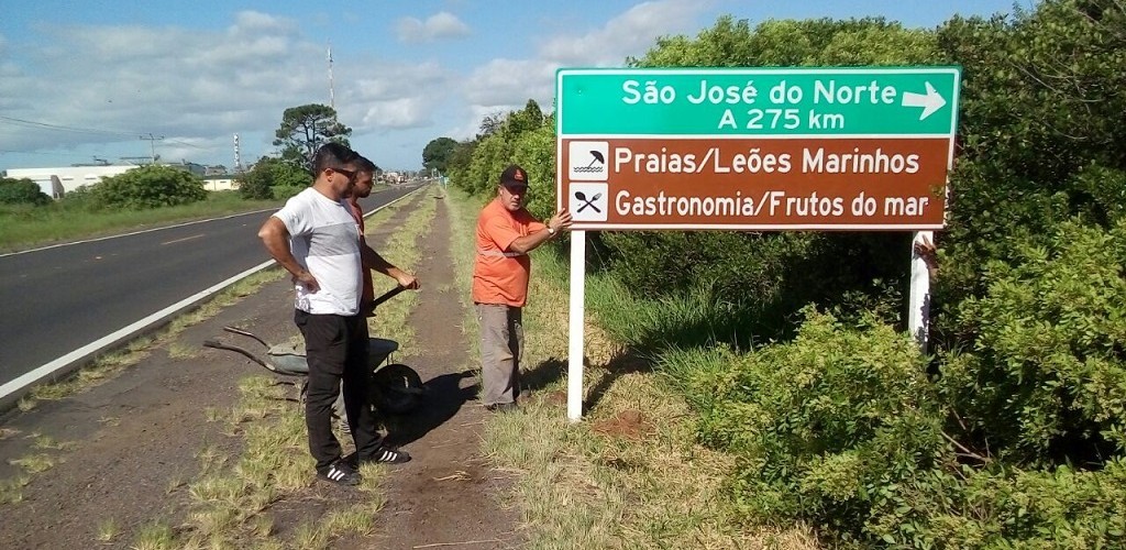 Executivo nortense instala placas indicativas para impulsionar o turismo