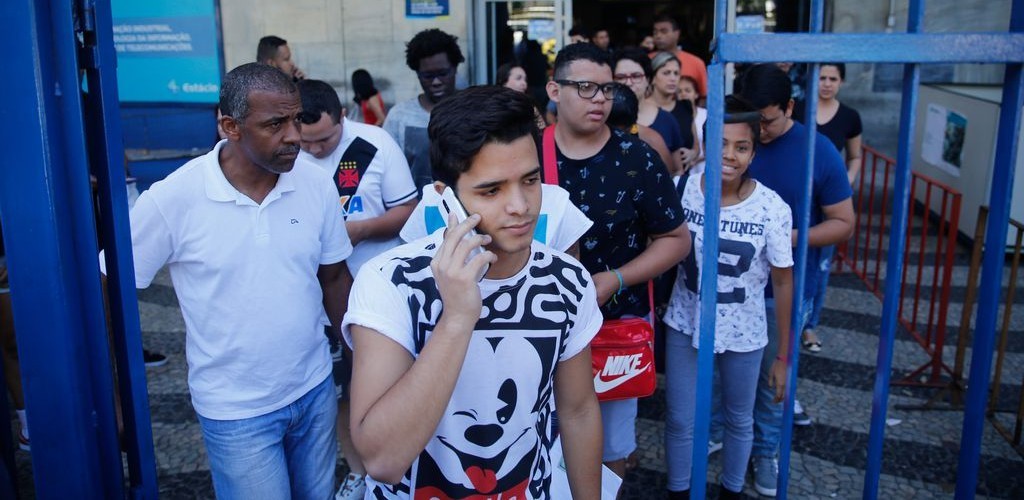 Aumento do tempo da prova do Enem agrada professores e candidatos