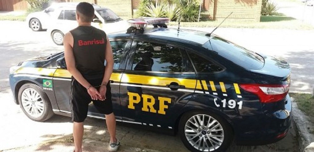 Homem é preso durante fiscalização em coletivos na BR 392