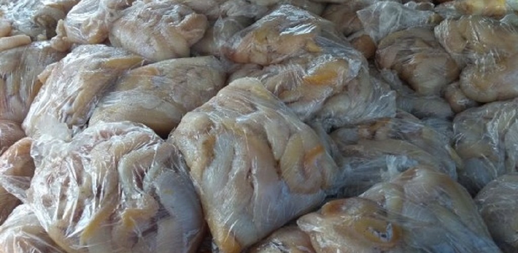 PATRAM flagra quase mil quilos de pescado transportado em sacos de fertilizantes