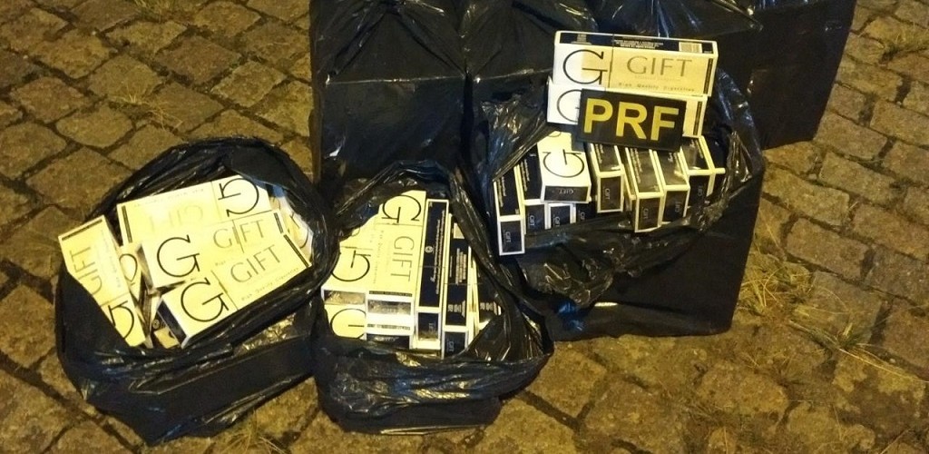 PRF apreende cerca de 90 mil maços de cigarros contrabandeados em Pelotas