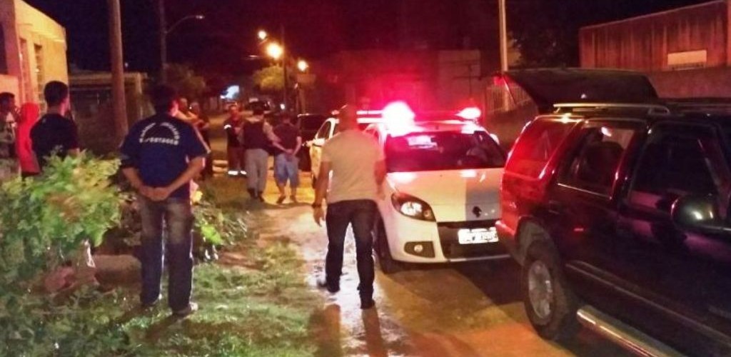 Bandidos trocam tiro com a polícia após assalto