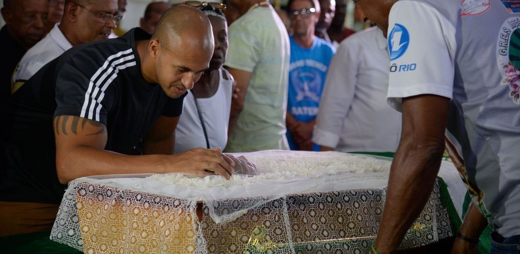 Velório de Dona Ivone Lara acontece na quadra da Império Serrano