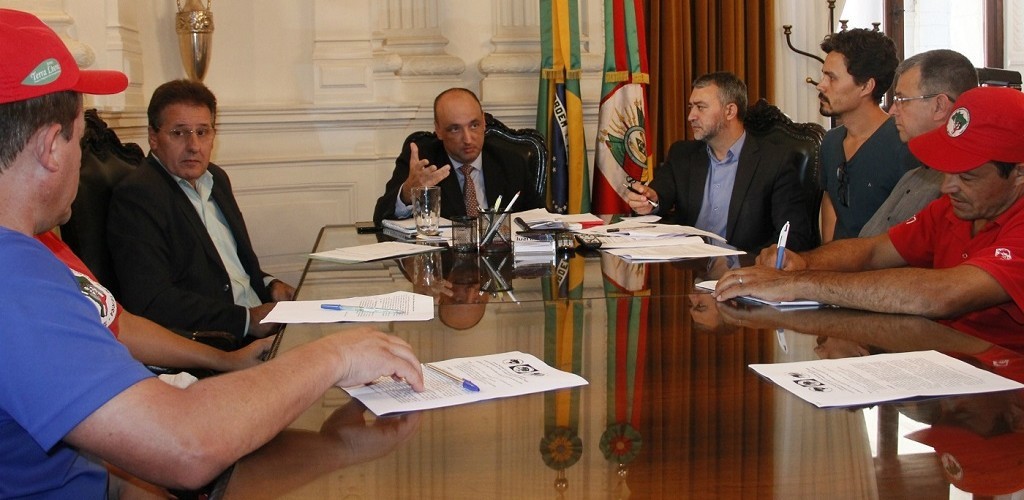 Representantes do MST são recebidos pelo governo do Estado