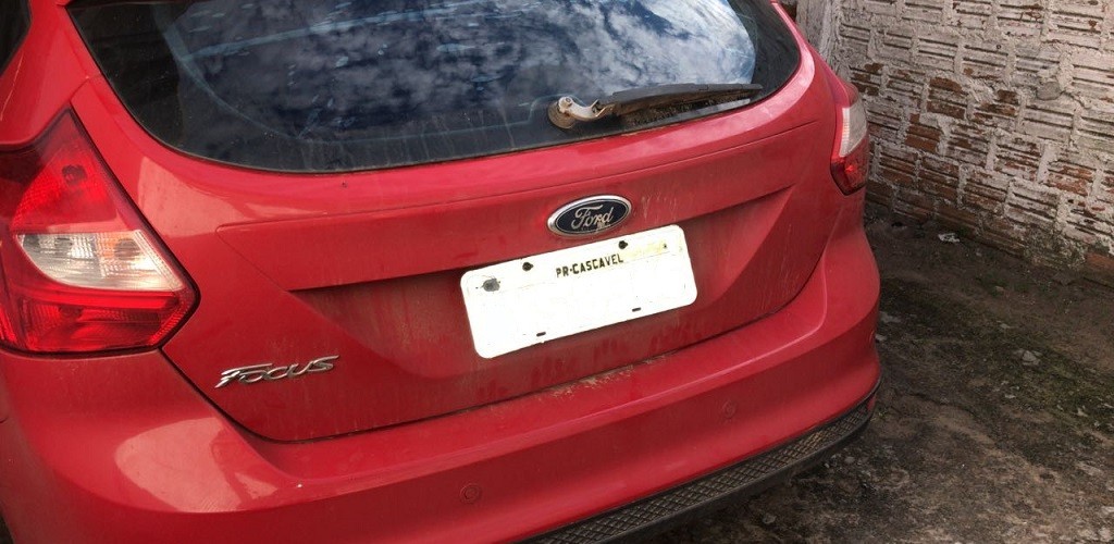 Carro roubado é localizado no bairro Santa Rosa