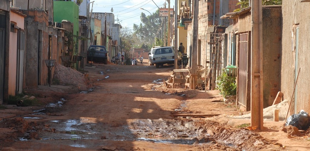Mais de 40% dos brasileiros até 14 anos vivem em situação de pobreza
