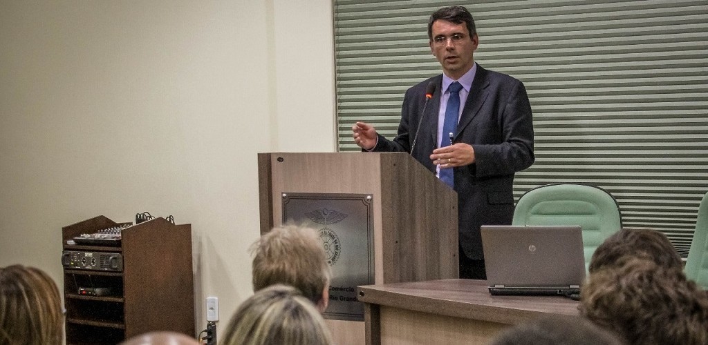 Fábio Branco palestrou para empresários na Câmara do Comércio