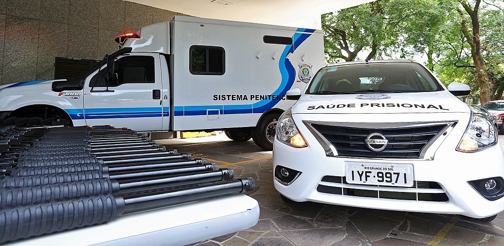 Estado entrega armas e viaturas para a Susepe