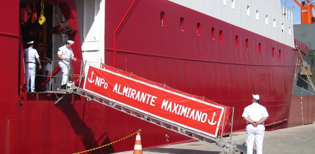 O Navio Polar Almirante Maximiano recebeu visitantes durante sua parada técnica no Porto do Rio Grande 