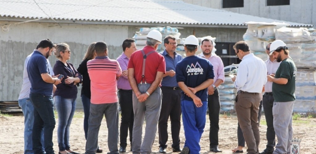Prefeito e vereadores visitaram canteiro de obras do empreendimento Junção