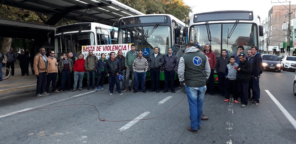 Rodoviários paralisaram atividades por mais segurança