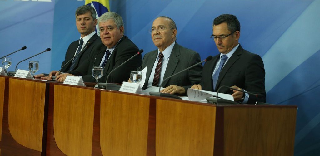 Governo e caminhoneiros fecham acordo, mas protestos seguem pelo país